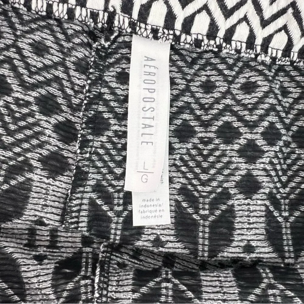 Aeropostale skirt stretchy Aztec boho Black and White Patterned Mini Skirt